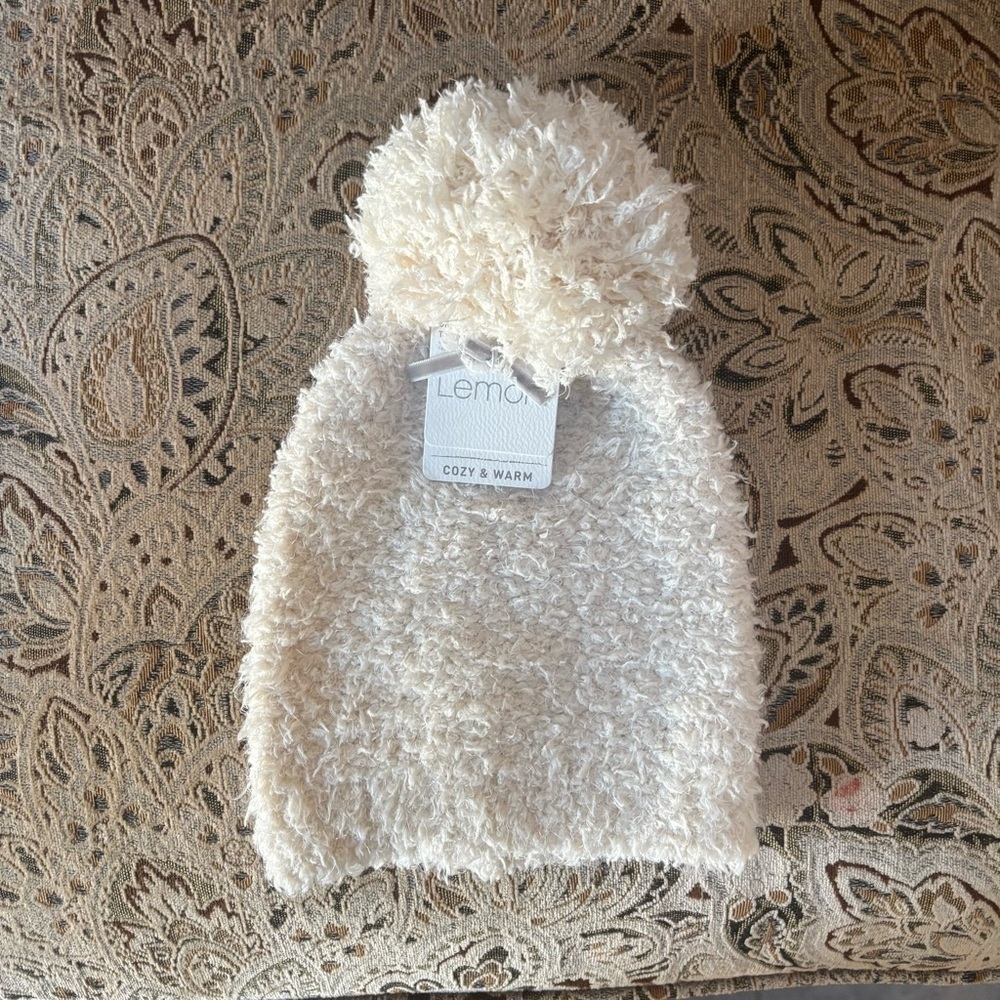NWT Lemon Ecru Cozy & Warm Fuzzy Pom Beanie Hat – Cream/Ivory One Size - Picture 7 of 8
